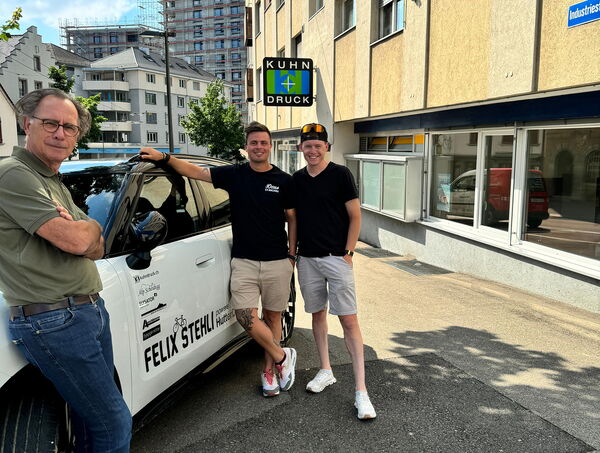 Rennradfahrer Felix Stehli bei Kuhn-Druck AG in Neuhausen am Rheinfall